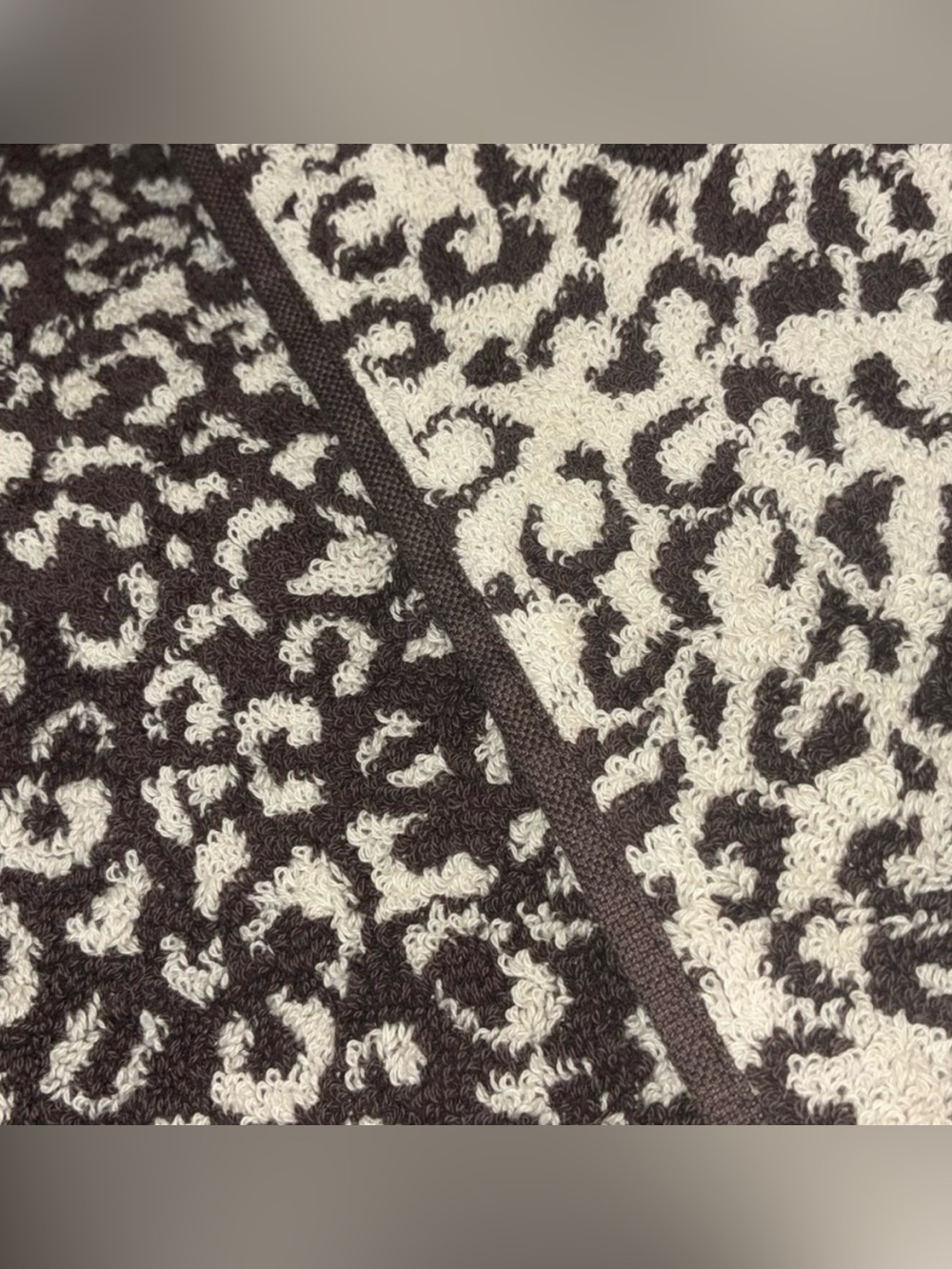 NWT Rachel Zoe Chocolate
Brown/Cream Leopard Print 8-Piece Towel Set 100% Cotton - Picture 2 of 2